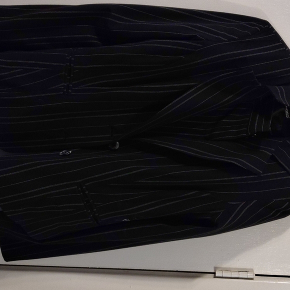 Pin stripe pant suit - Picture 2 of 4